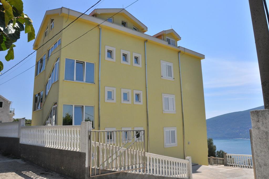 Apartment Bayer Herceg Novi Eksteriør billede